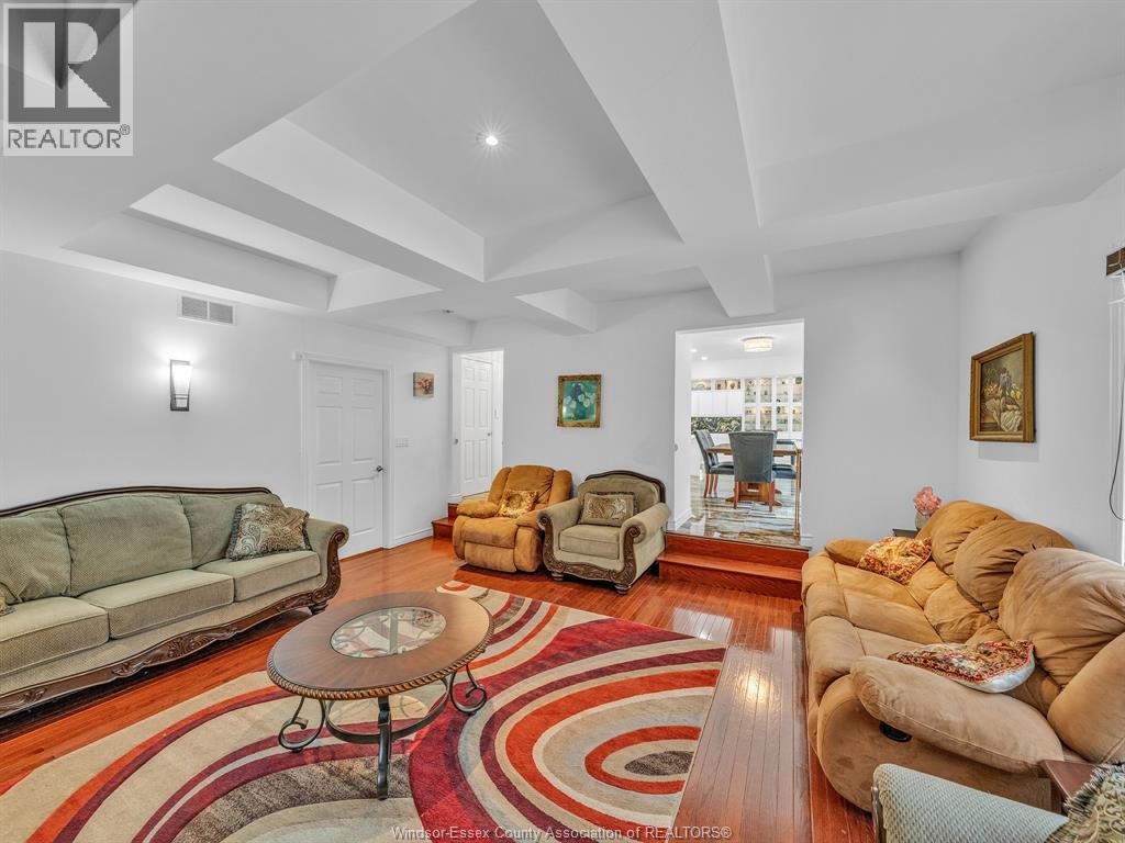 1098 Stoneybrook Crescent Property Photo 14