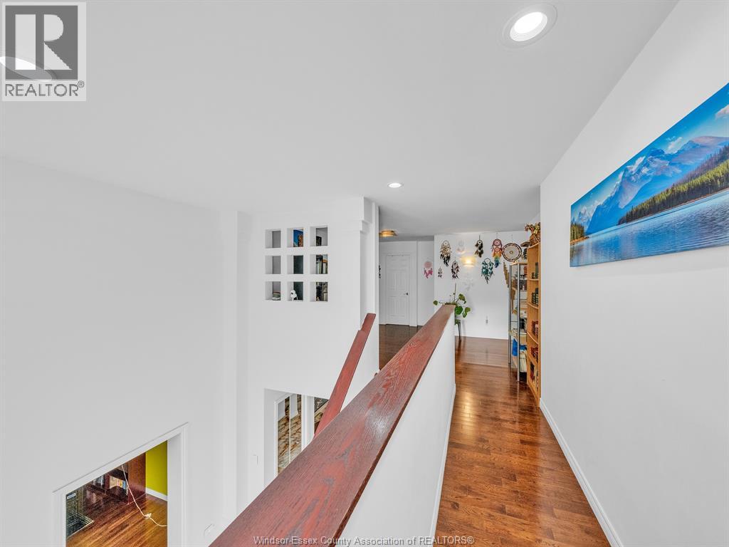 1098 Stoneybrook Crescent Property Photo 15
