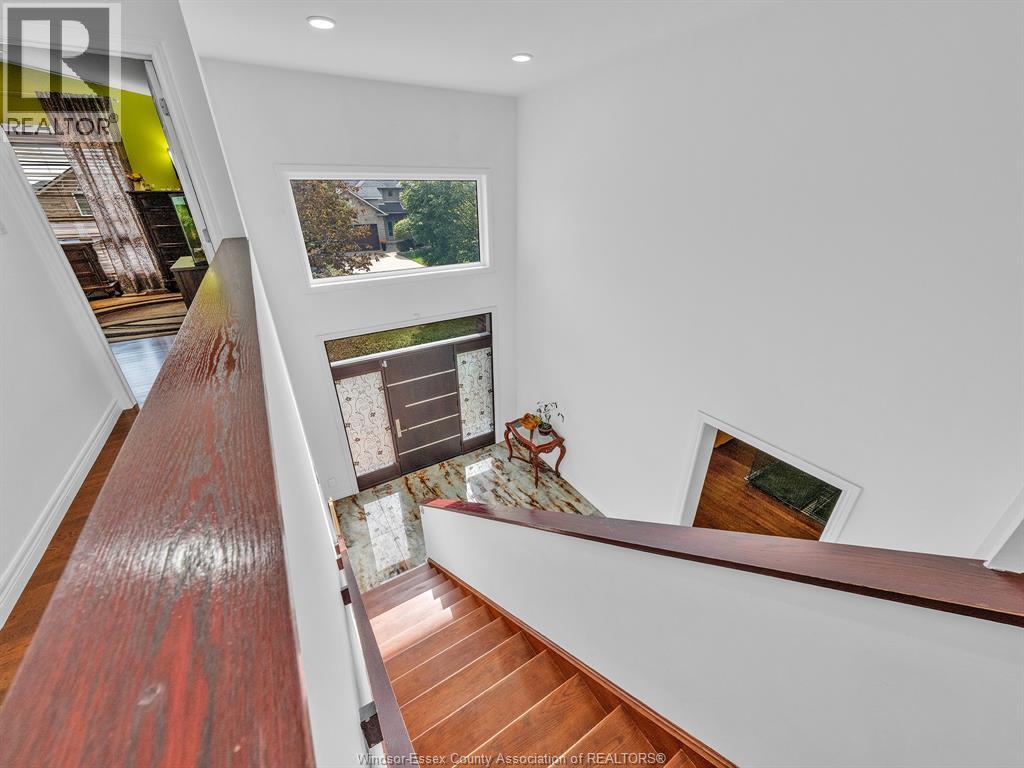 1098 Stoneybrook Crescent Property Photo 19