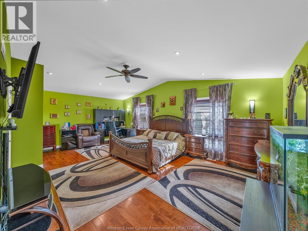 1098 Stoneybrook Crescent Property Photo 20