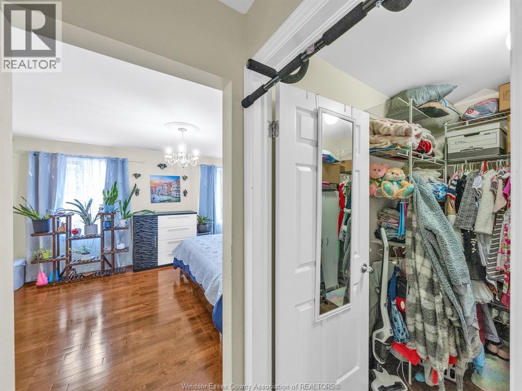 1098 Stoneybrook Crescent Property Photo 31