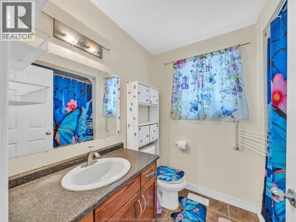 1098 Stoneybrook Crescent Property Photo 32