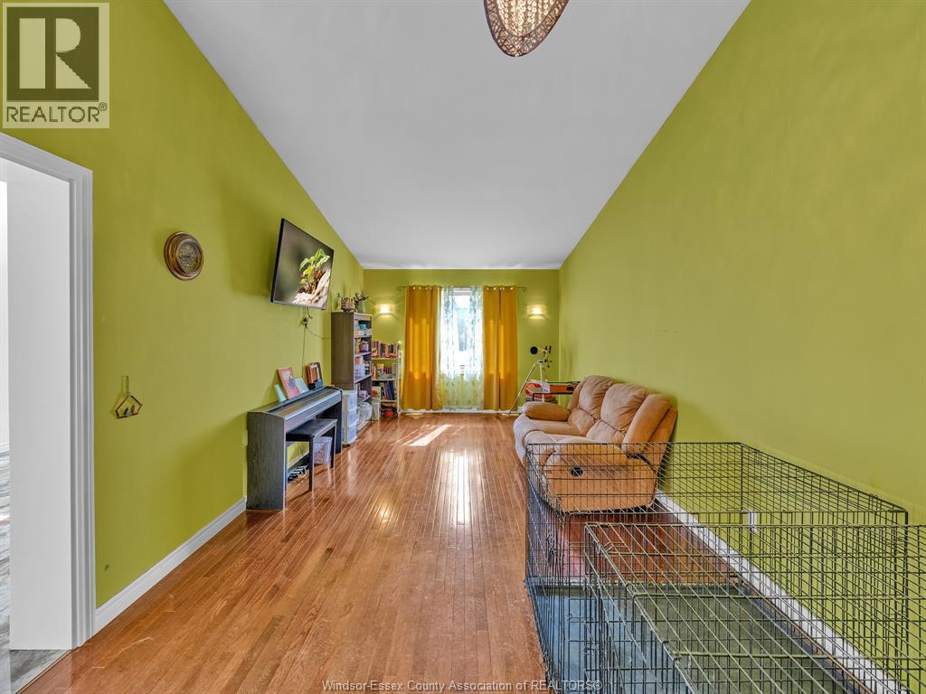 1098 Stoneybrook Crescent Property Photo 34