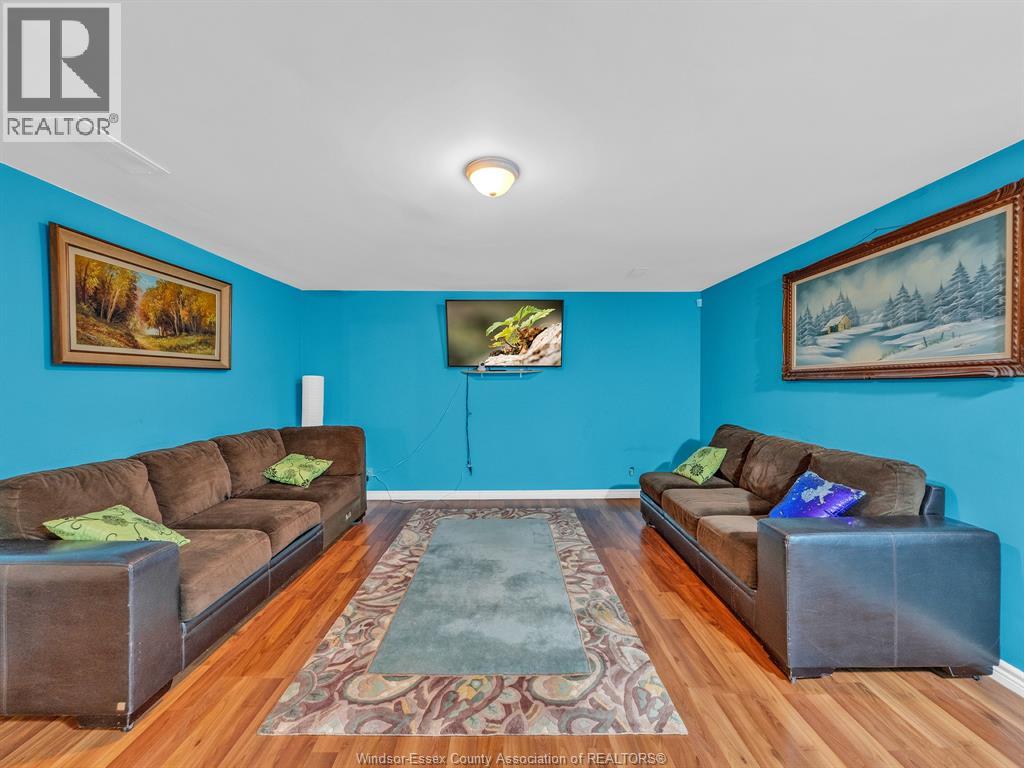 1098 Stoneybrook Crescent Property Photo 38
