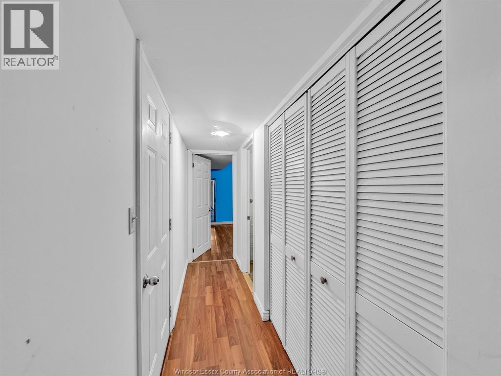 1098 Stoneybrook Crescent Property Photo 41
