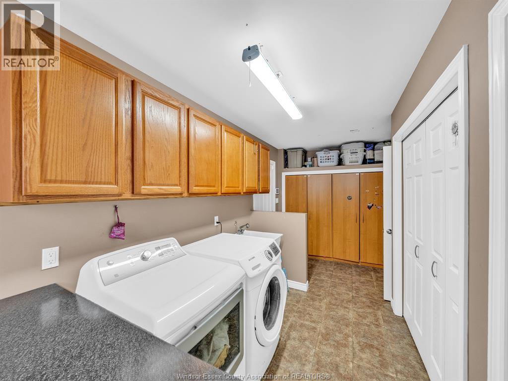 1098 Stoneybrook Crescent Property Photo 43