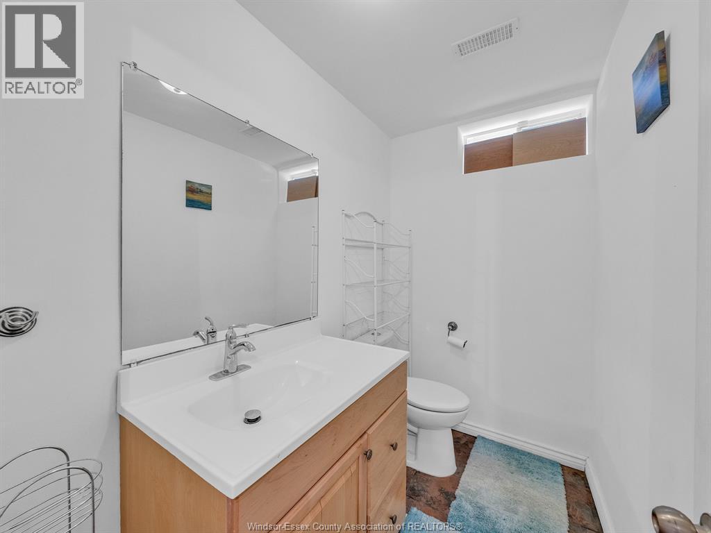 1098 Stoneybrook Crescent Property Photo 44