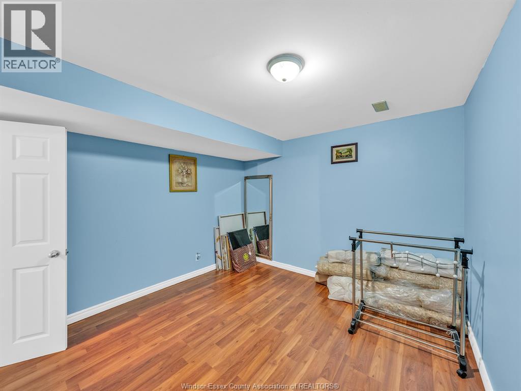 1098 Stoneybrook Crescent Property Photo 45