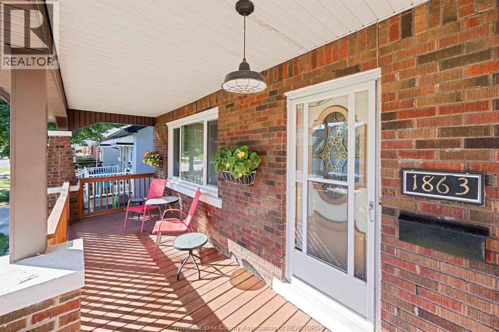 1863 Pillette Property Photo 4