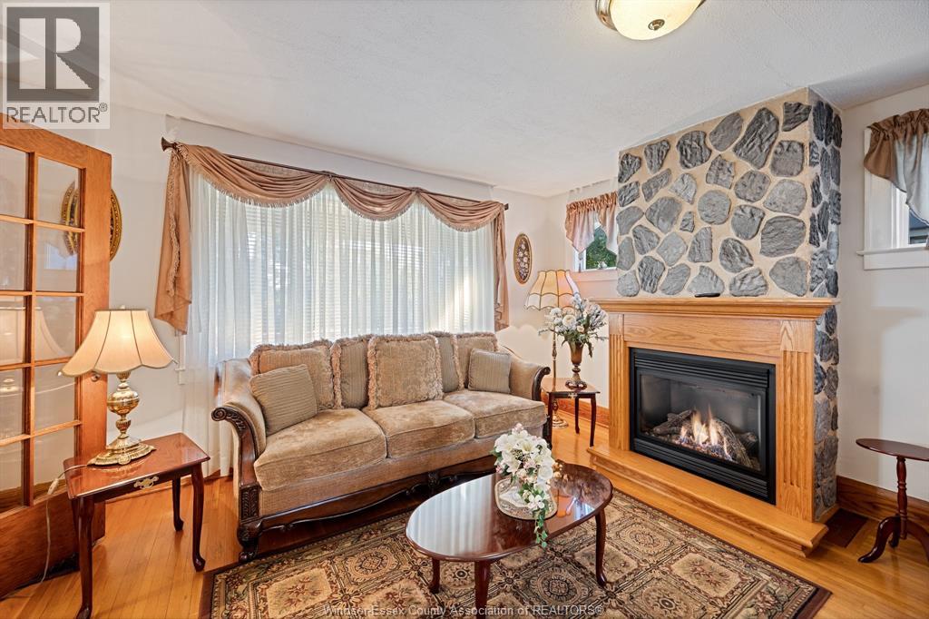 1863 Pillette Property Photo 8