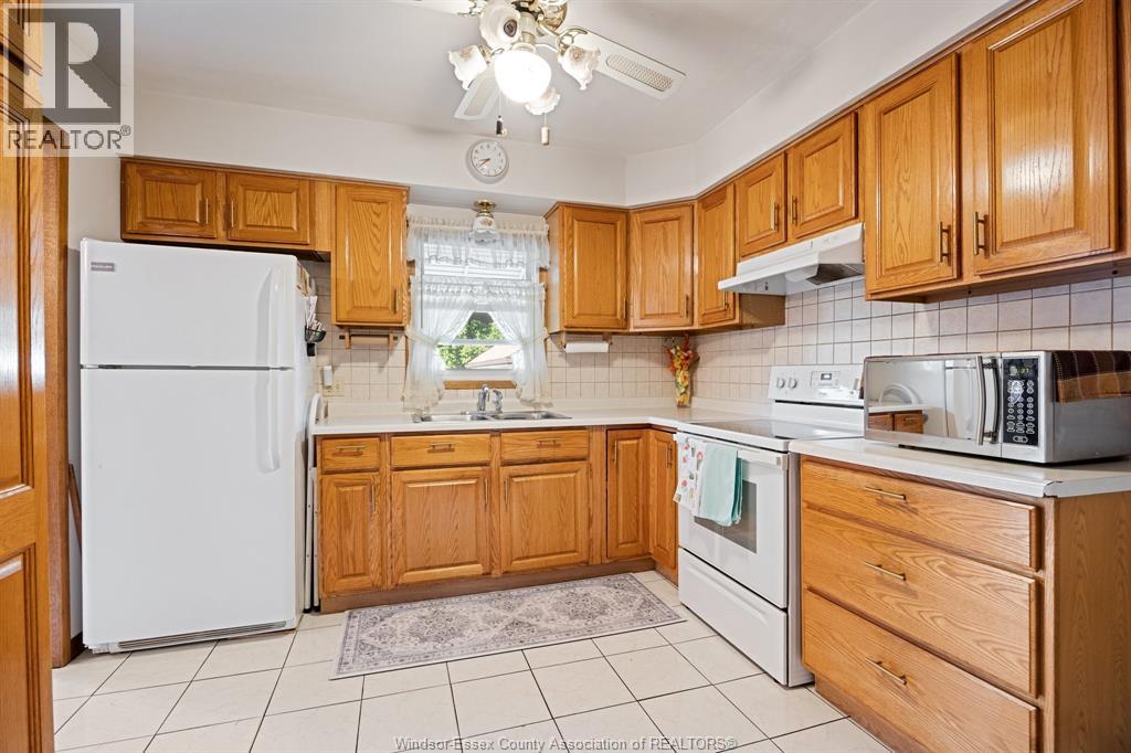1863 Pillette Property Photo 12