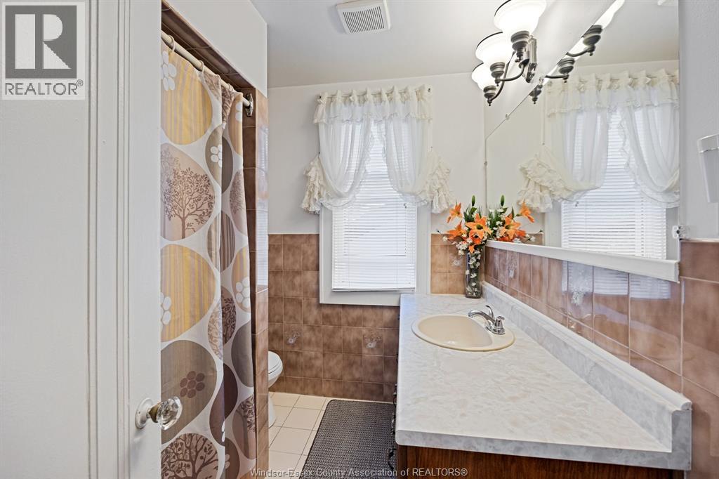 1863 Pillette Property Photo 20