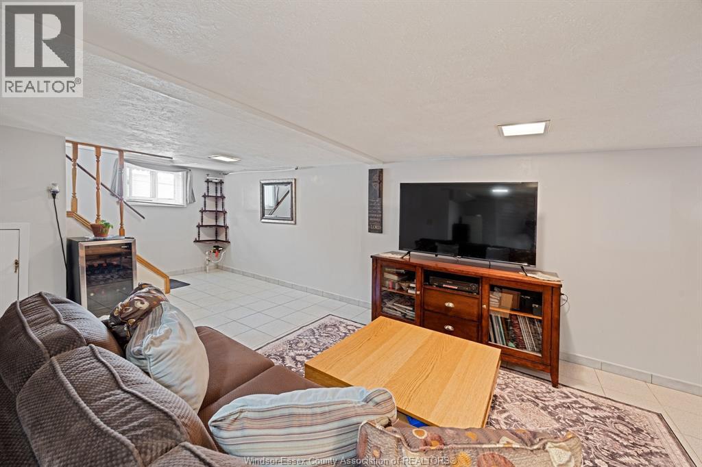 1863 Pillette Property Photo 21
