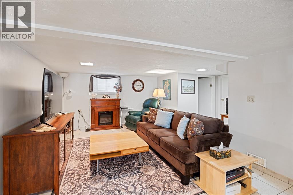1863 Pillette Property Photo 22