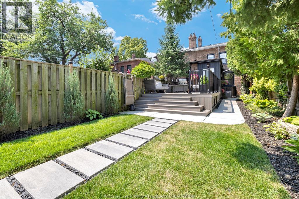 864 Monmouth Road Property Photo 3
