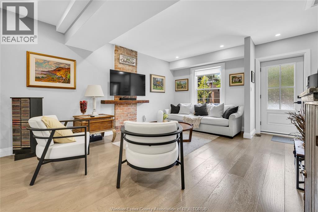 864 Monmouth Road Property Photo 8