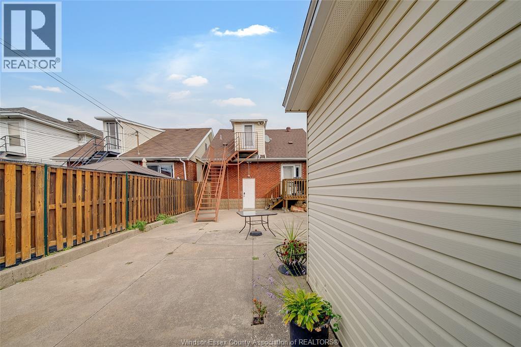 1087 Marentette Property Photo 32