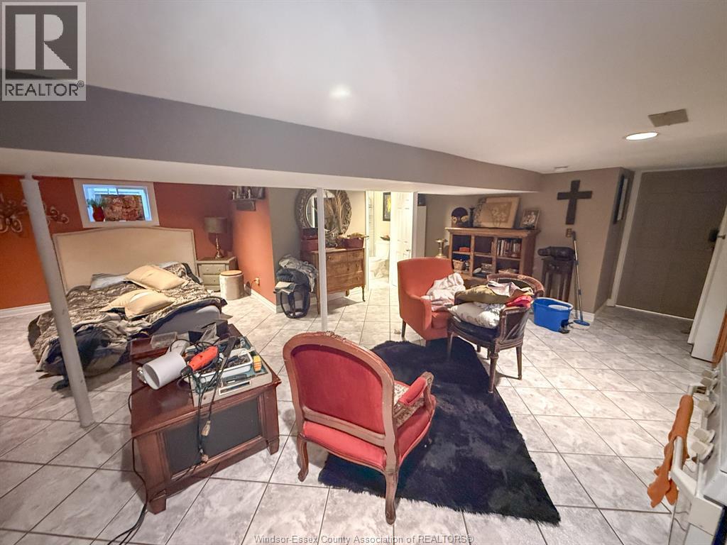 1087 Marentette Property Photo 36