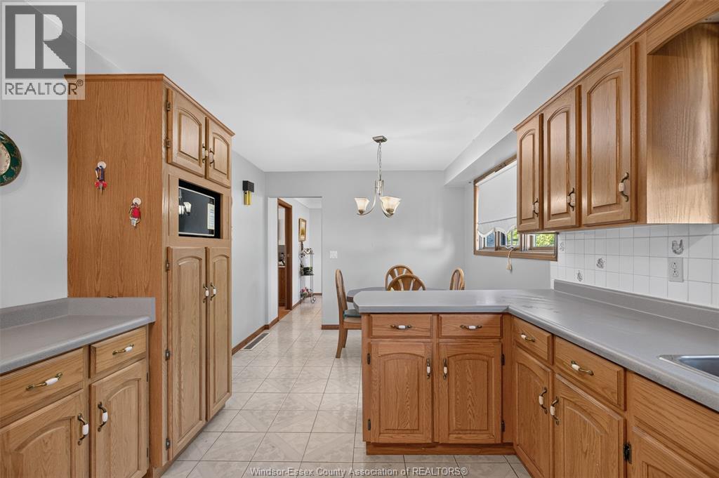 2441 Lesperance Property Photo 28