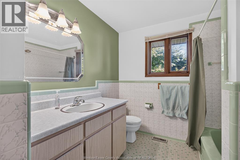 2441 Lesperance Property Photo 35