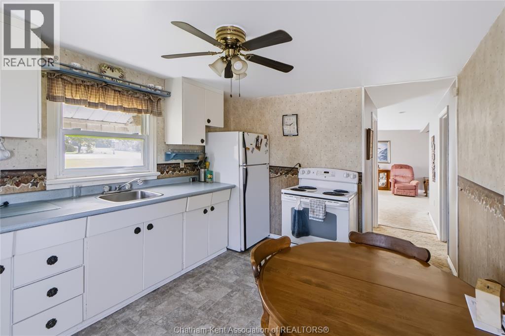 6595 Middle Line Property Photo 4