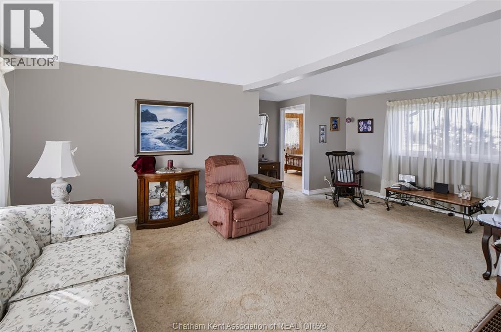 6595 Middle Line Property Photo 8