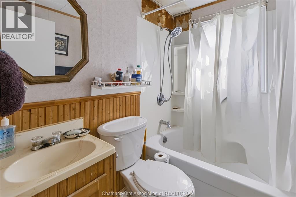 6595 Middle Line Property Photo 11