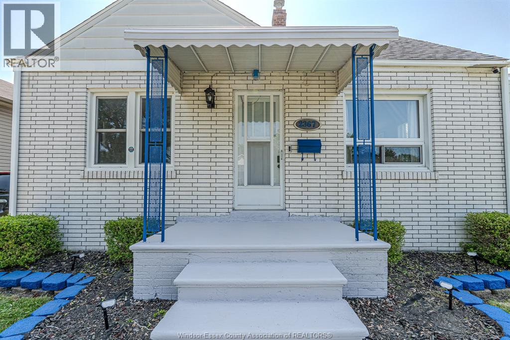 2367 Meighen Property Photo 3