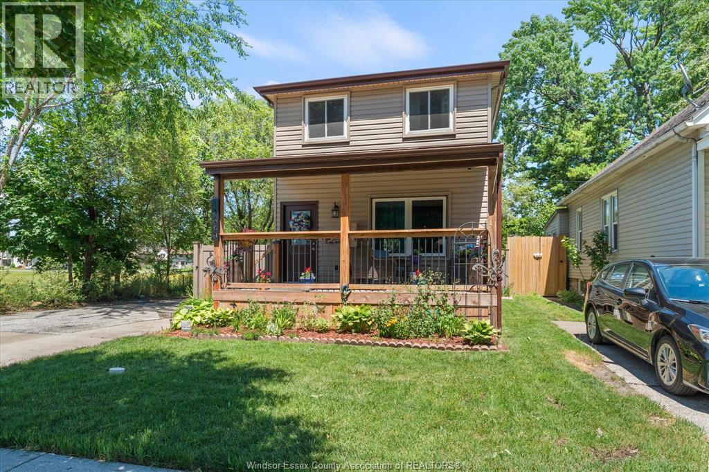 464 Oak Property Photo 2