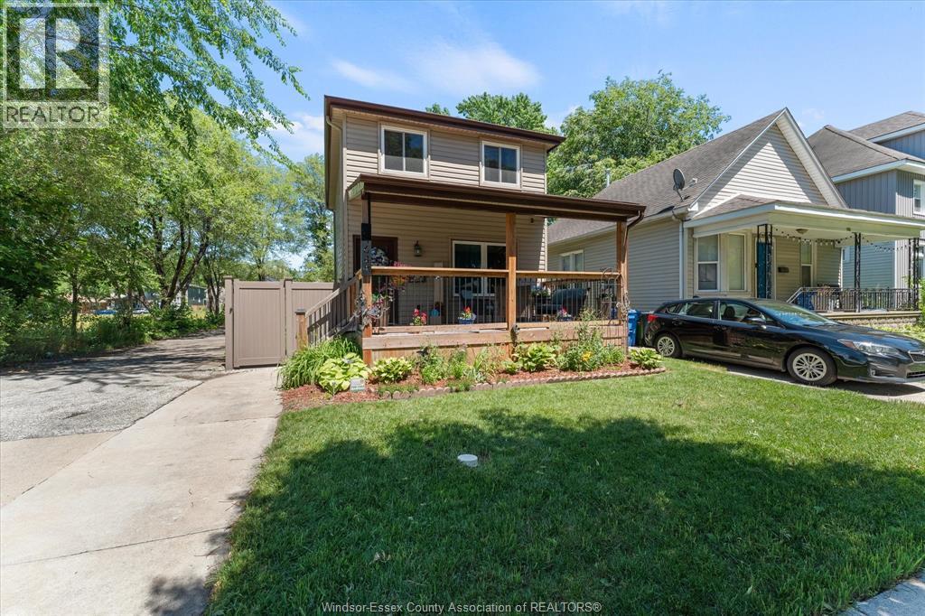 464 Oak Property Photo 3
