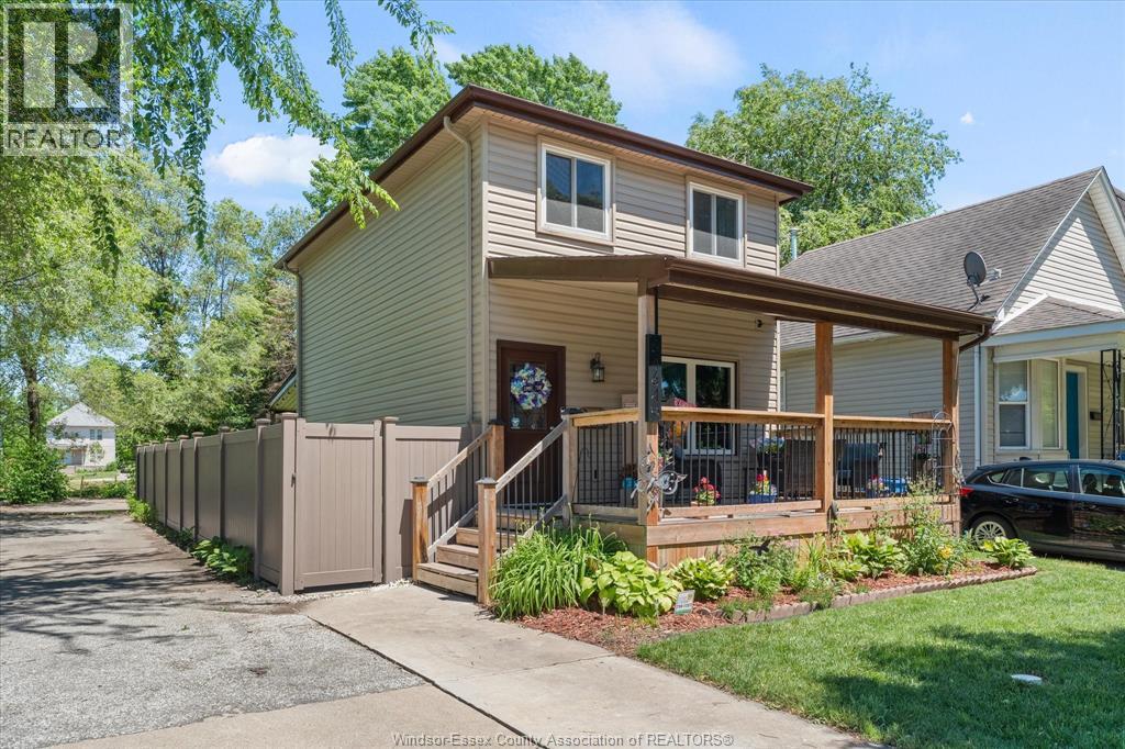 464 Oak Property Photo 4