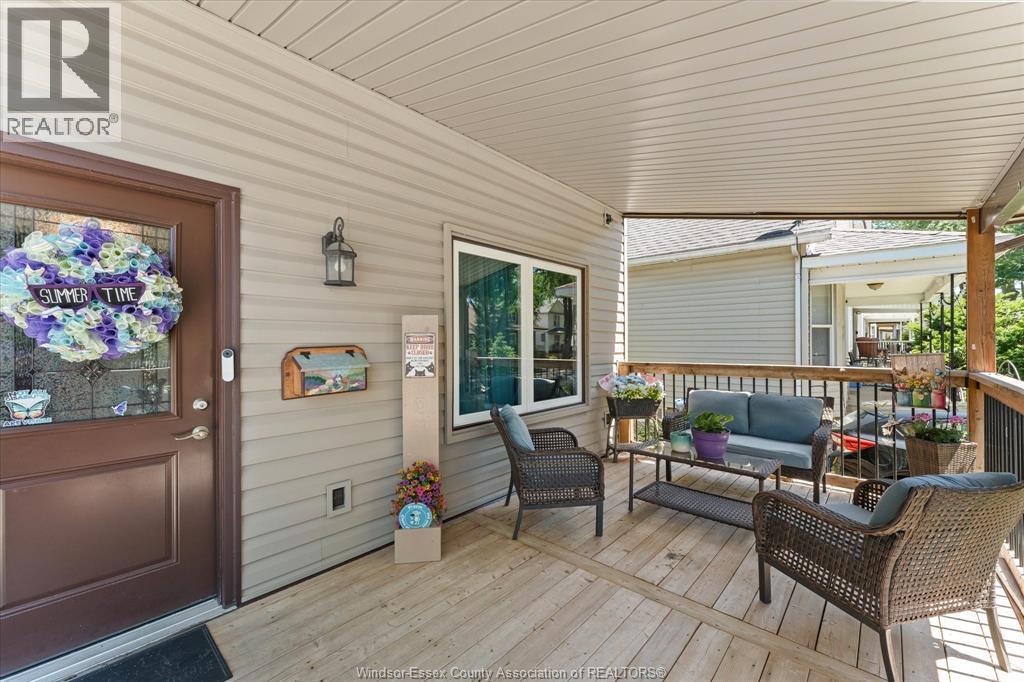 464 Oak Property Photo 6