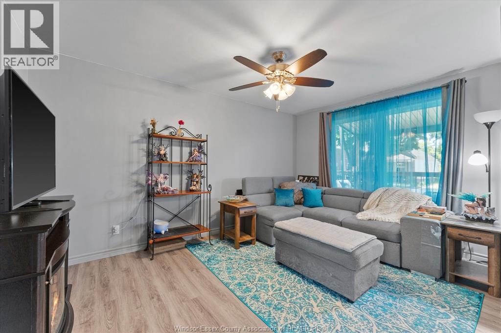 464 Oak Property Photo 10