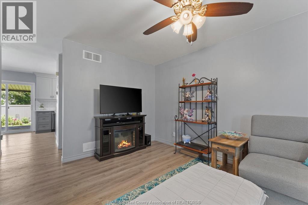 464 Oak Property Photo 12