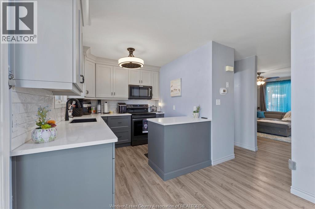 464 Oak Property Photo 17