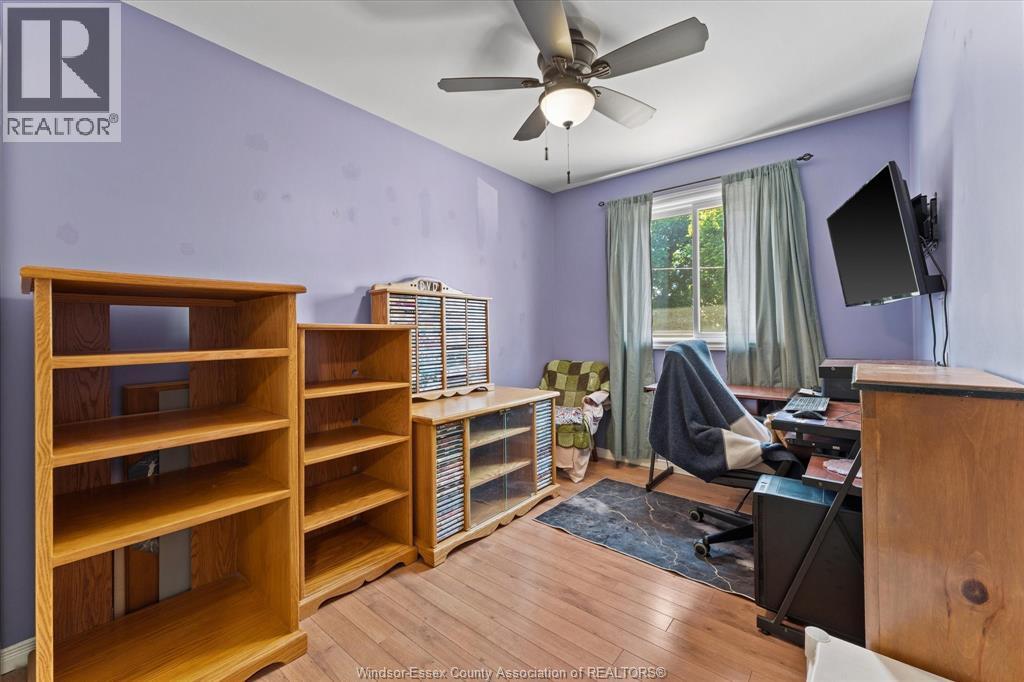 464 Oak Property Photo 28