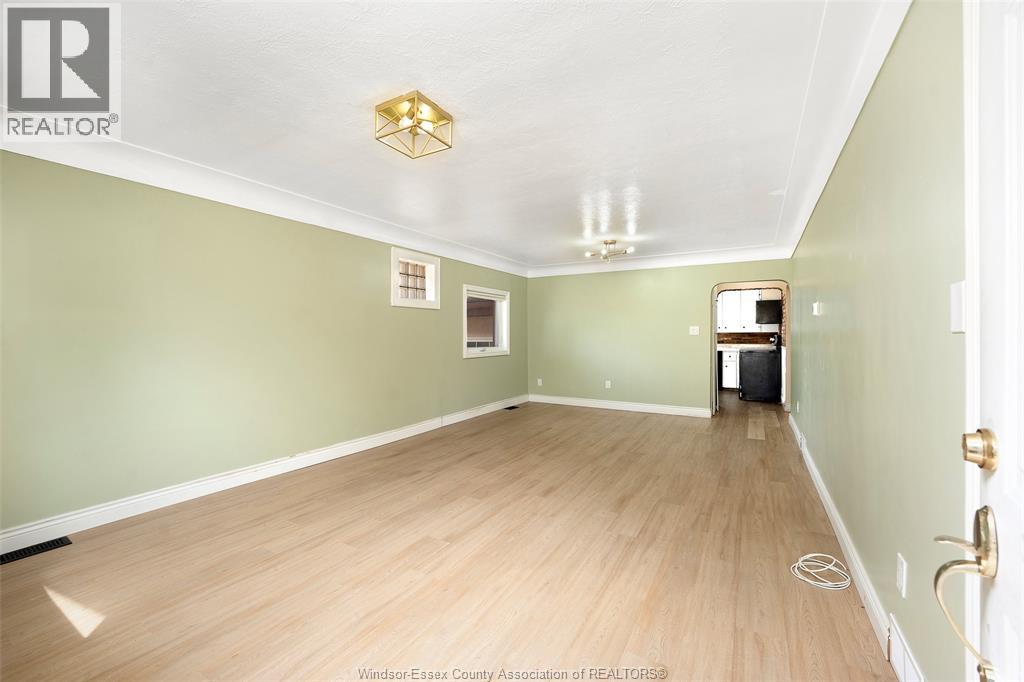 986 Eastlawn Avenue Property Photo 4