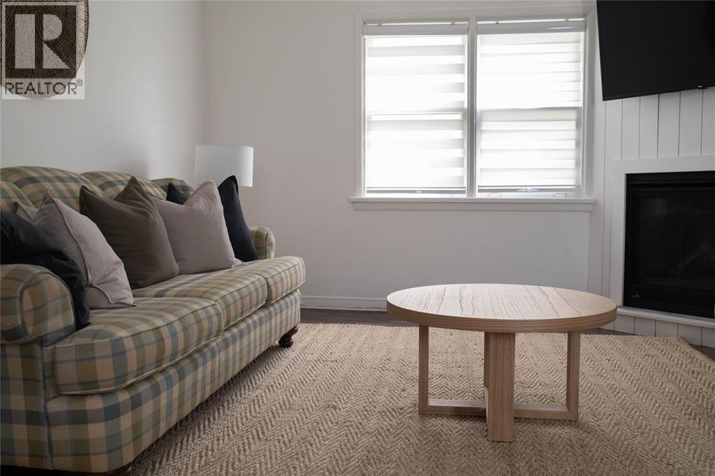 7424 Lakeshore Road Property Photo 4