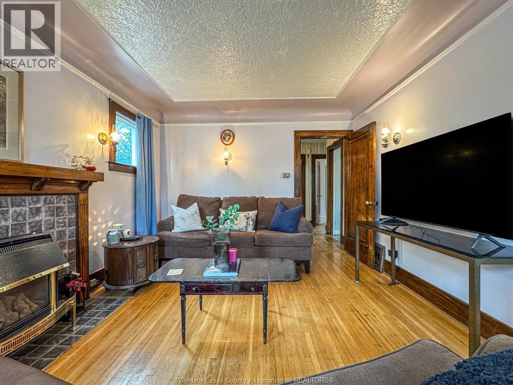 2270 Lillian Property Photo 5
