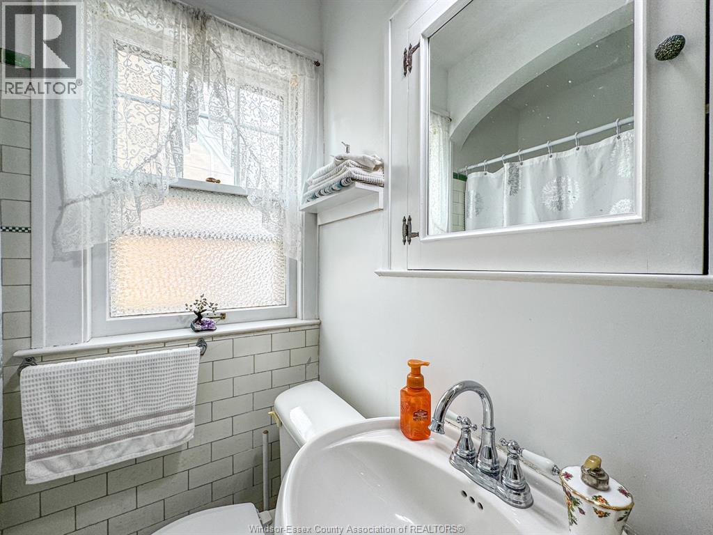 2270 Lillian Property Photo 16