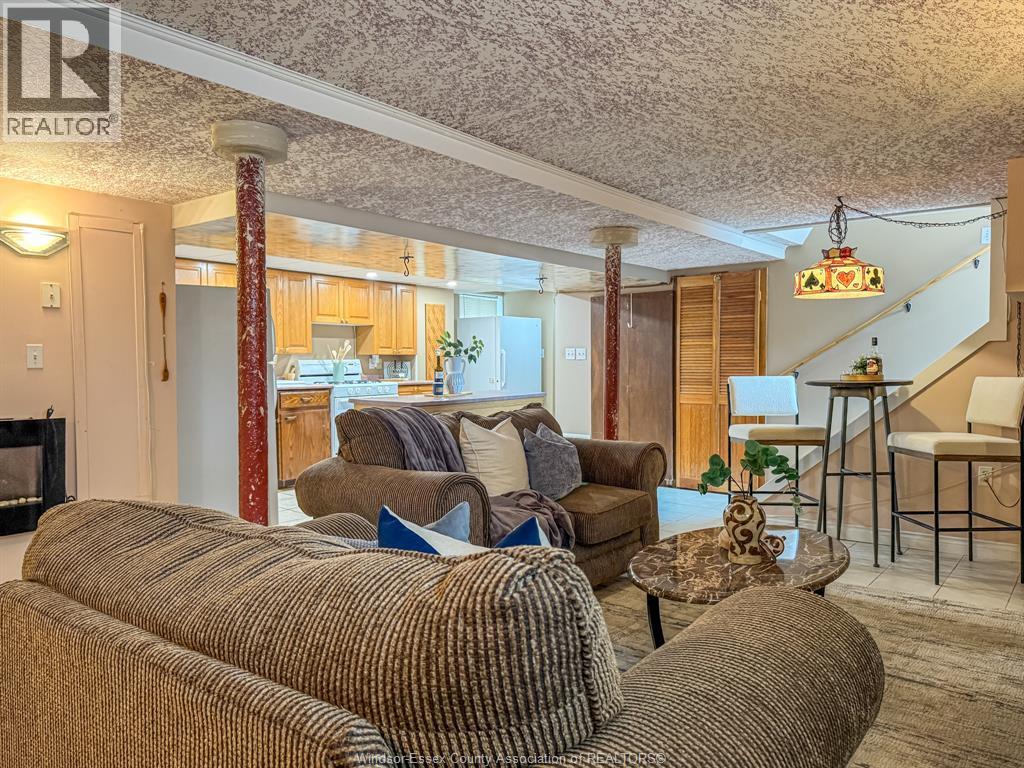 2270 Lillian Property Photo 39