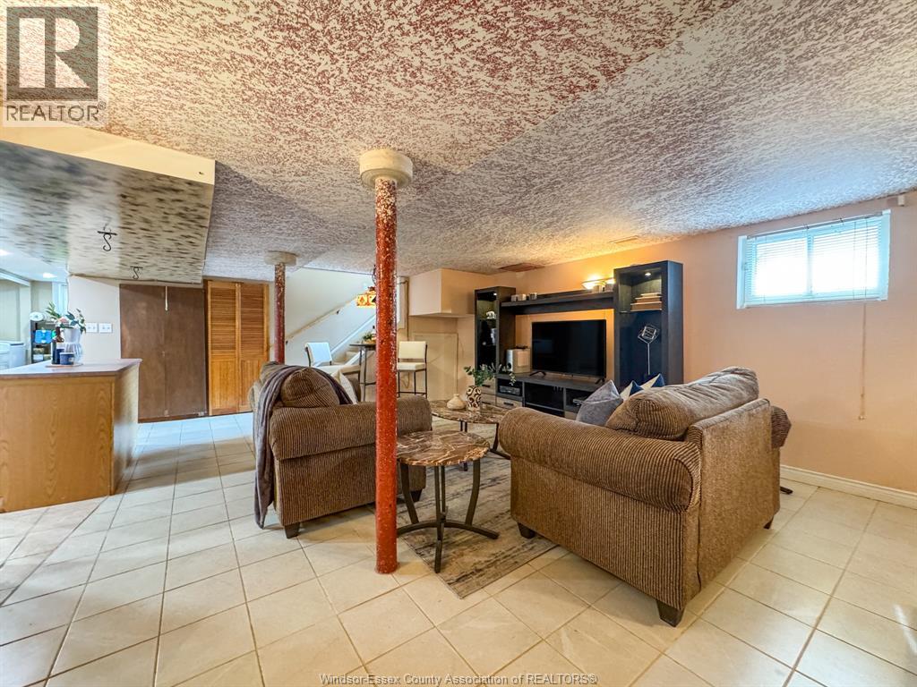 2270 Lillian Property Photo 40