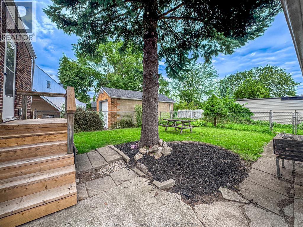 2270 Lillian Property Photo 45