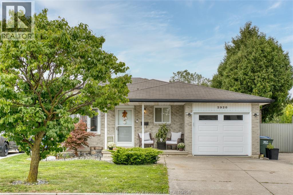 2920 Robillard Crescent Property Photo 1