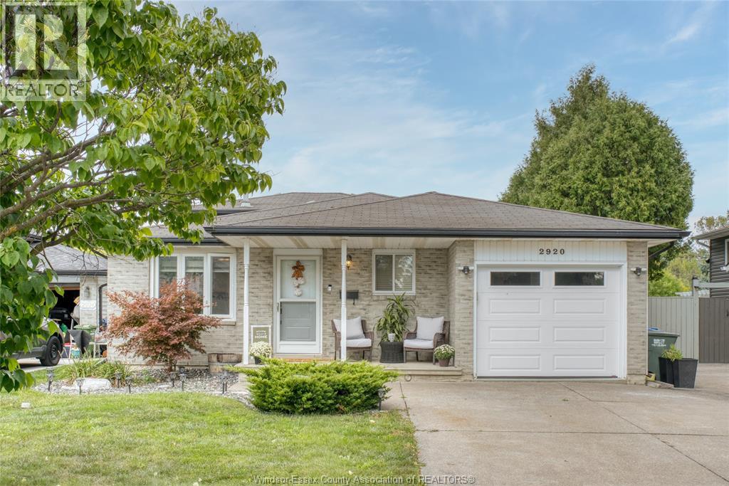 2920 Robillard Crescent Property Photo 2