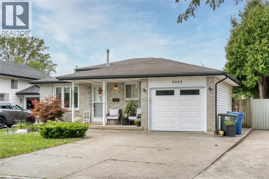 2920 Robillard Crescent Property Photo 3