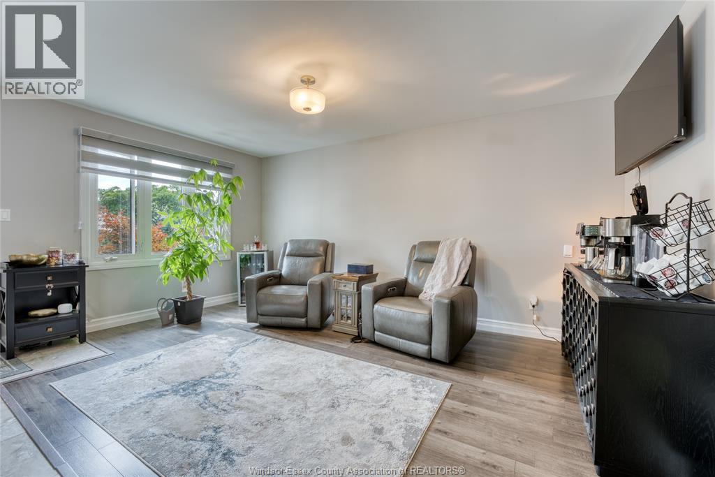 2920 Robillard Crescent Property Photo 6