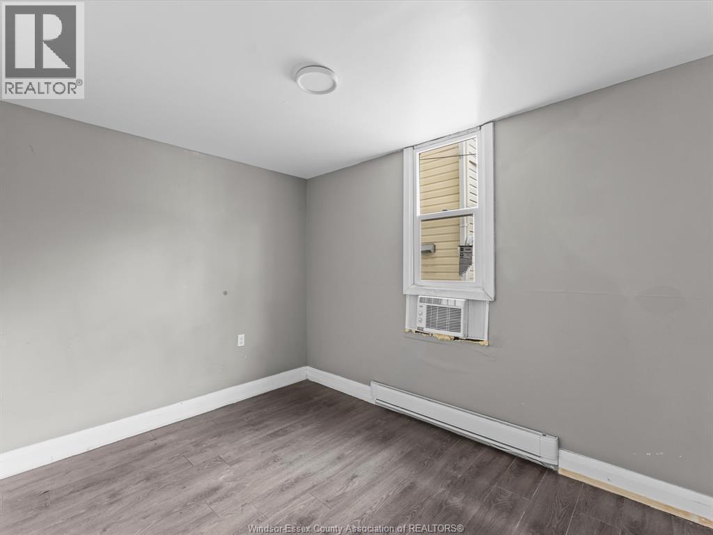 446 Wyandotte Street West Property Photo 9