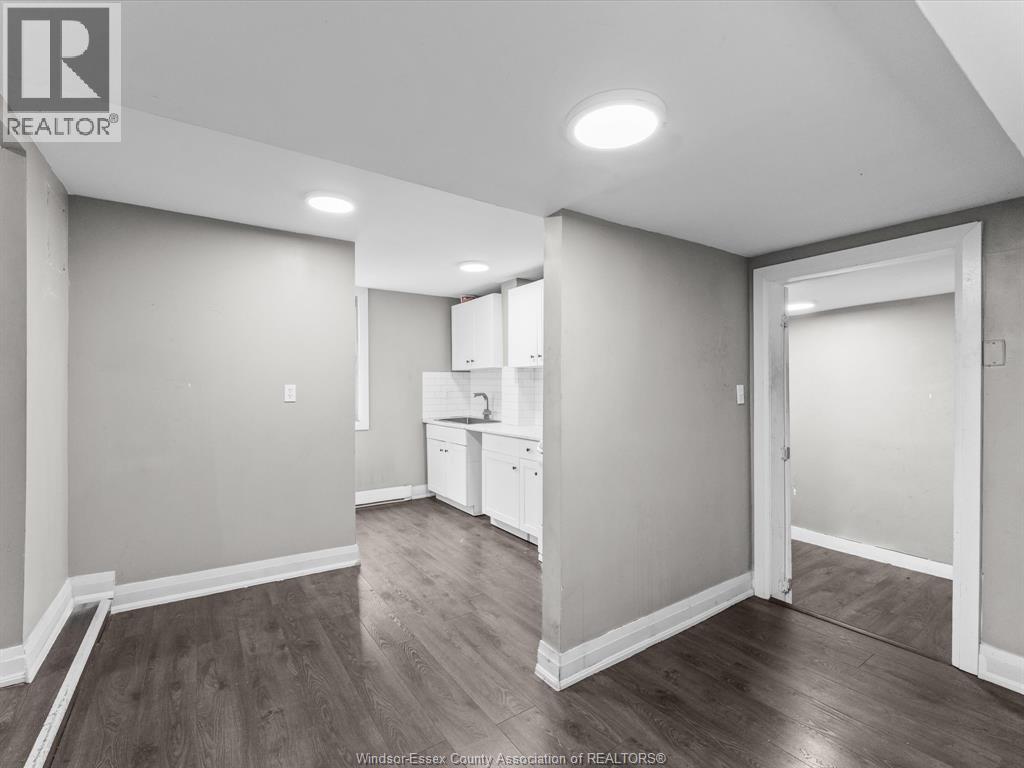 446 Wyandotte Street West Property Photo 11