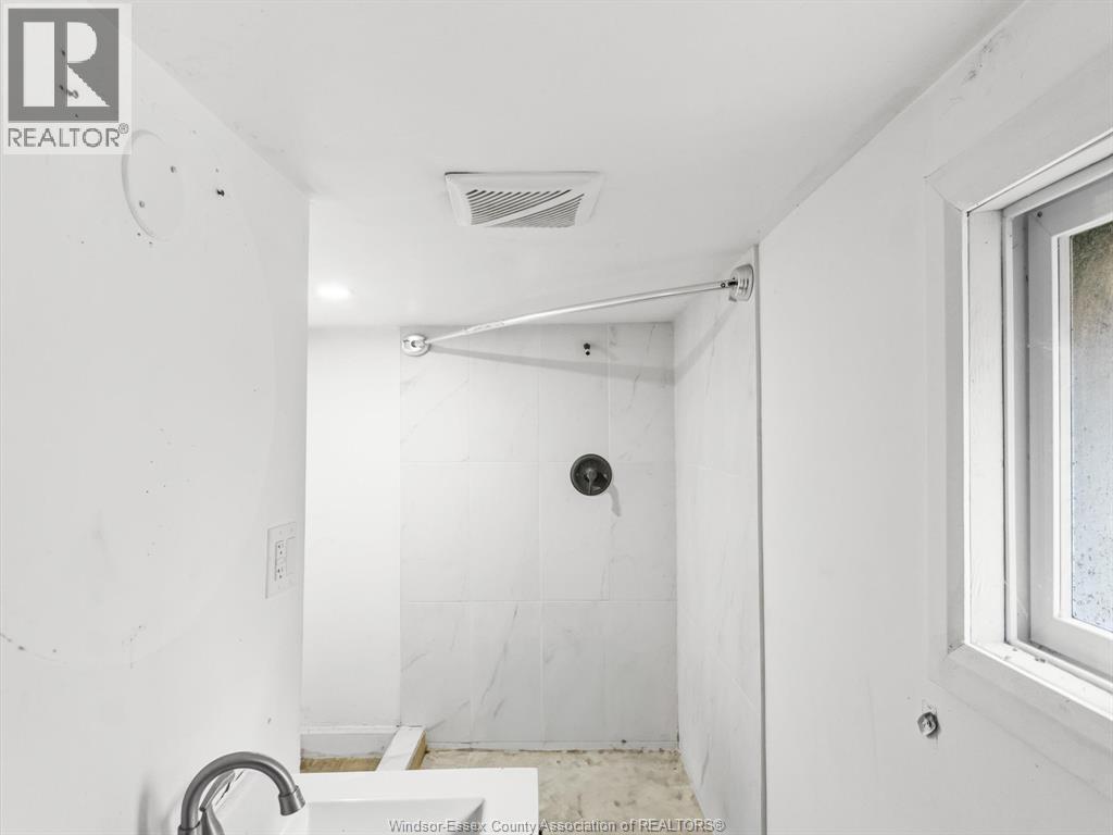 446 Wyandotte Street West Property Photo 20